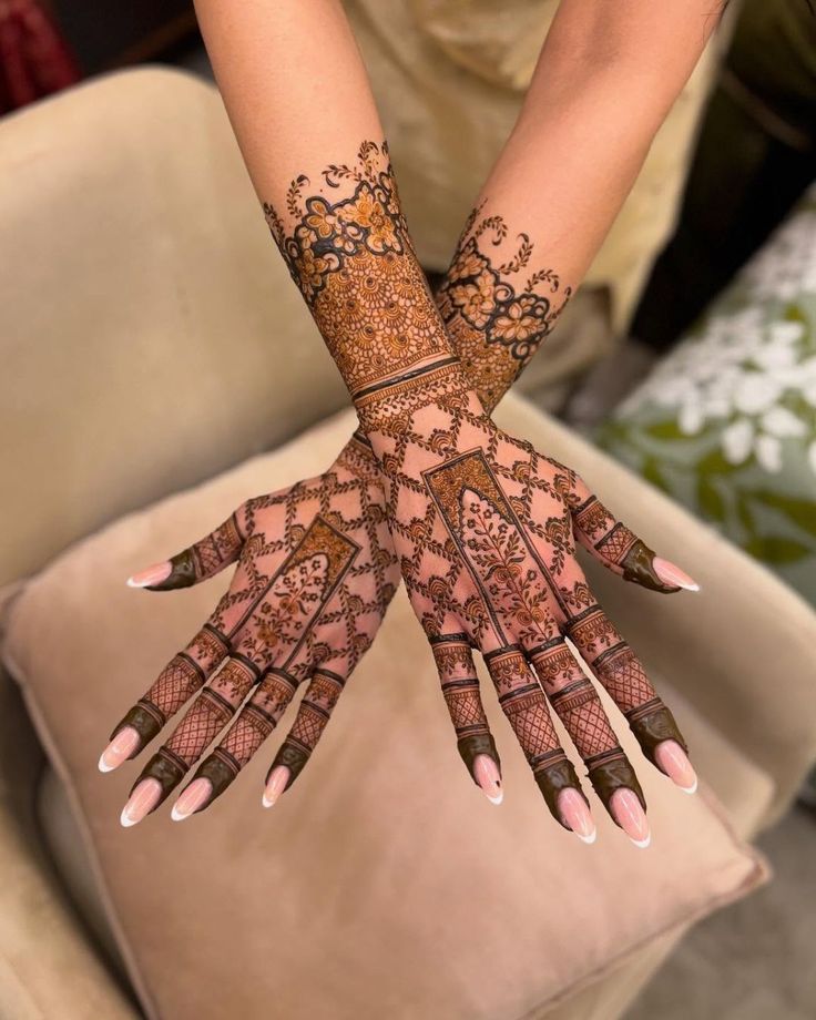 Aesthetic Mehndi Design Back Hand Aesthetic Mehndi Design Back Hand