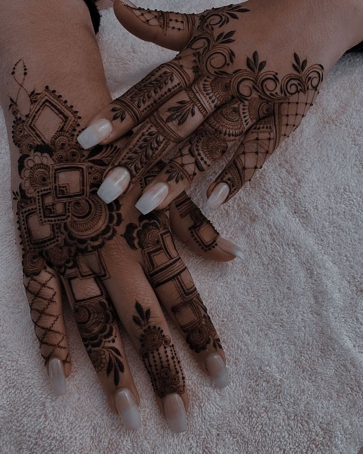 Back Hand Pakistani Mehndi Design