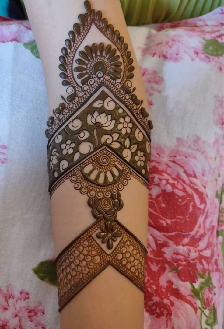 Bridal Upper Hand Mehndi Design Bridal Upper Hand Mehndi Design