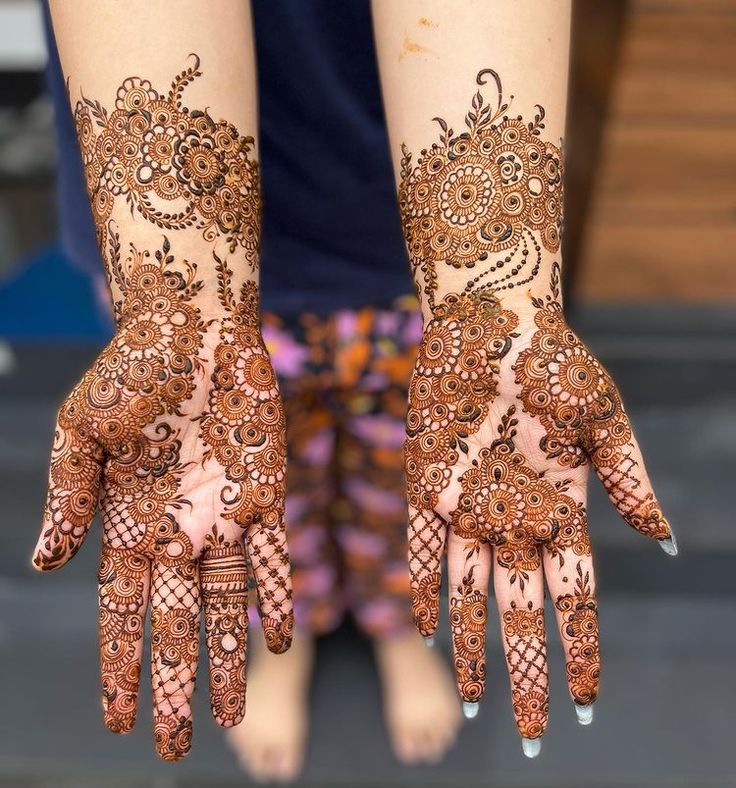 Chic Jewellery Front Hand Mehndi Design