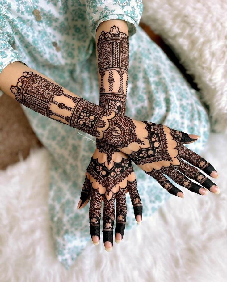 Easy Modern Back Hand Mehndi Design Easy Modern Back Hand Mehndi Design