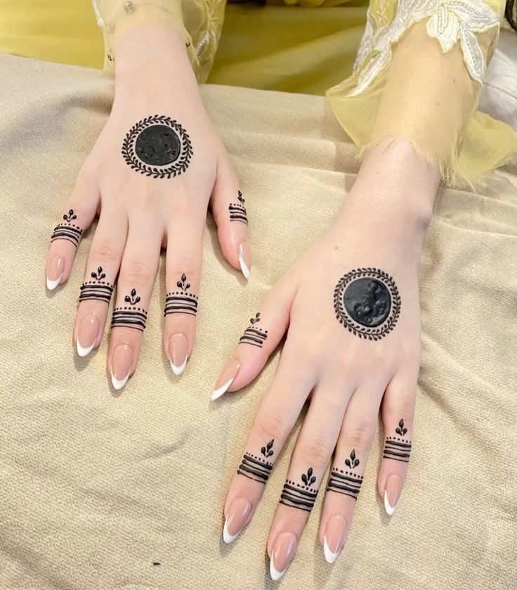 Easy Simple Circle Mehndi Design for Back Hand Easy Simple Circle Mehndi Design for Back Hand