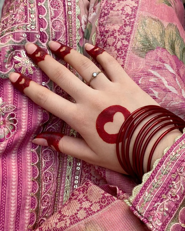 Heart Western Mehndi Heart Western Mehndi