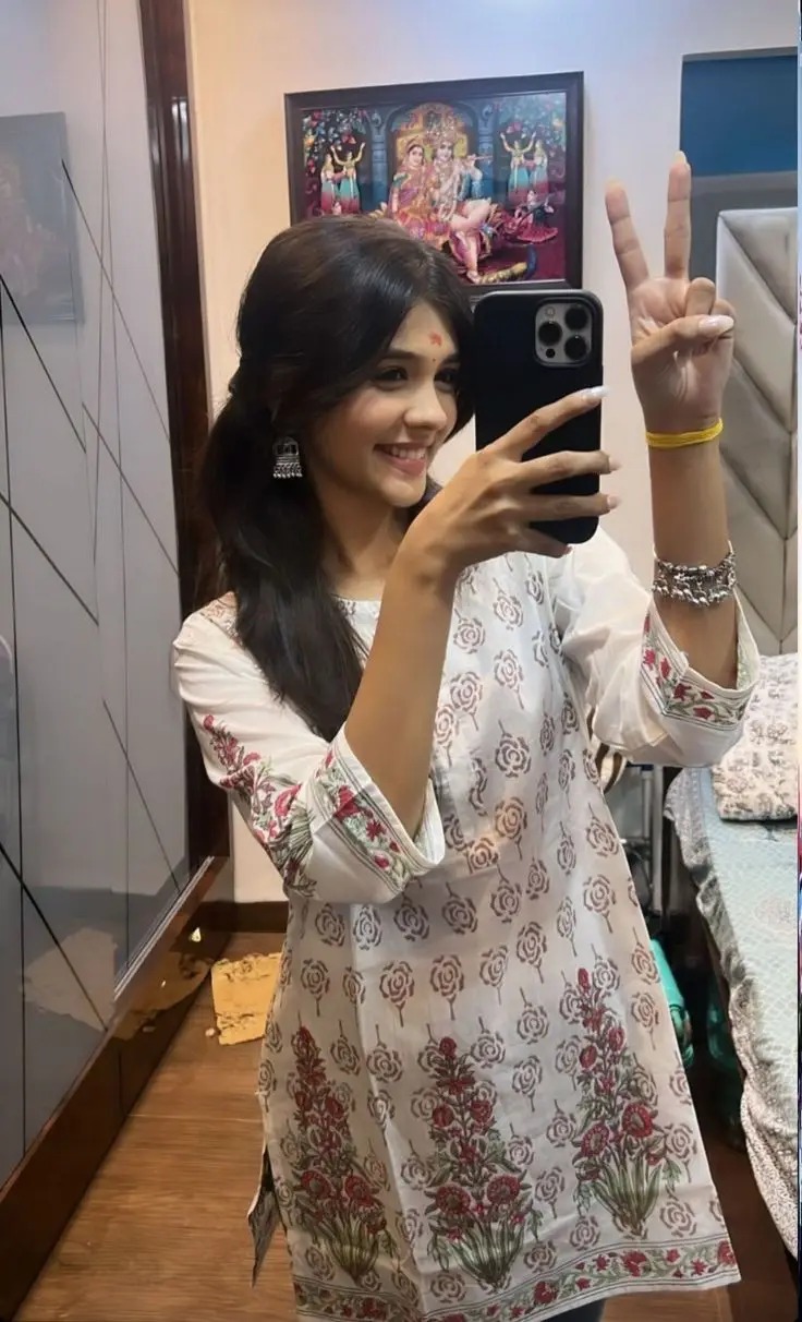 Instagram Single Girl DP