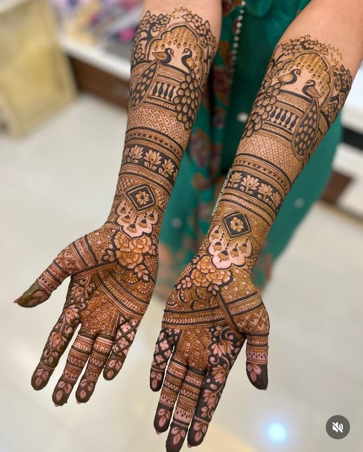 Jharokha Front Hand Mehndi Design With Delicate Detailing