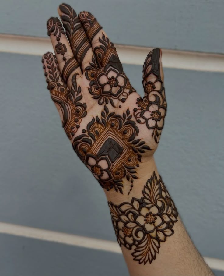Khafif Mehndi Design Front Hand Khafif Mehndi Design Front Hand