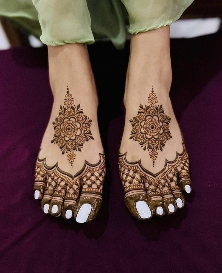 Legs Mehndi Design