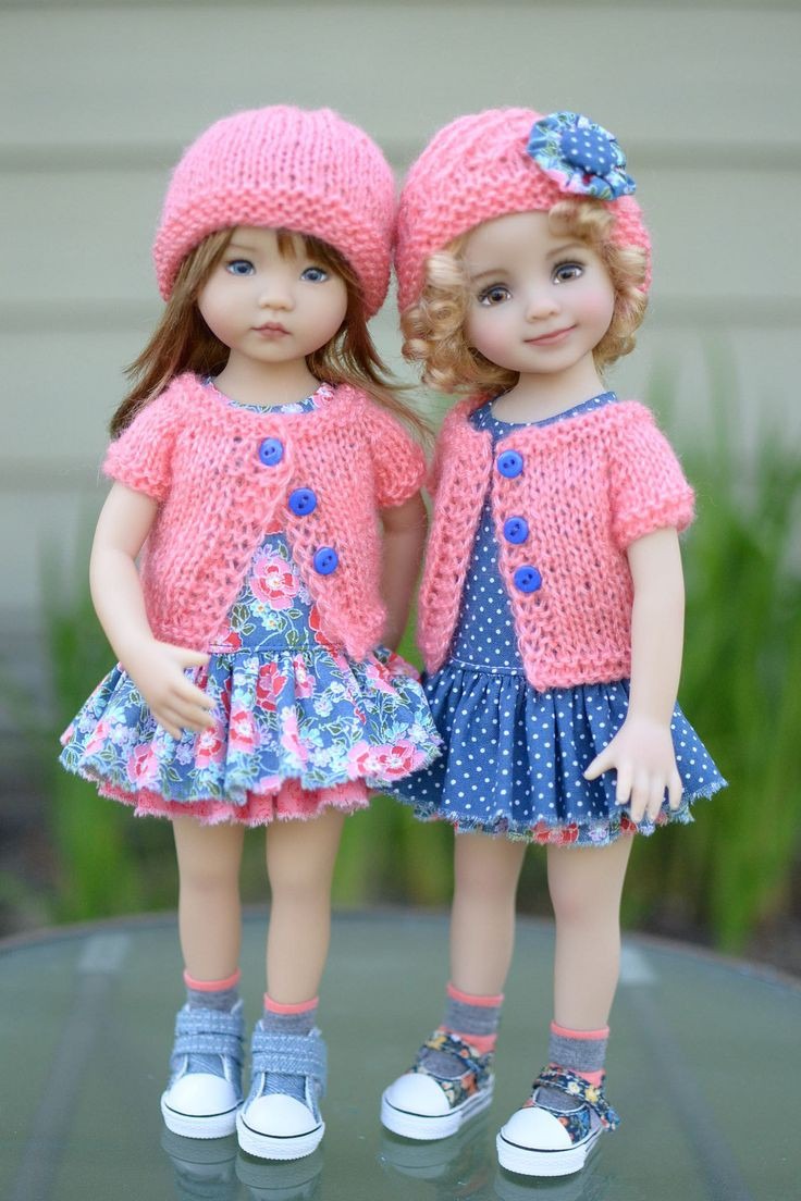 Love Romantic Doll Couple Wallpaper