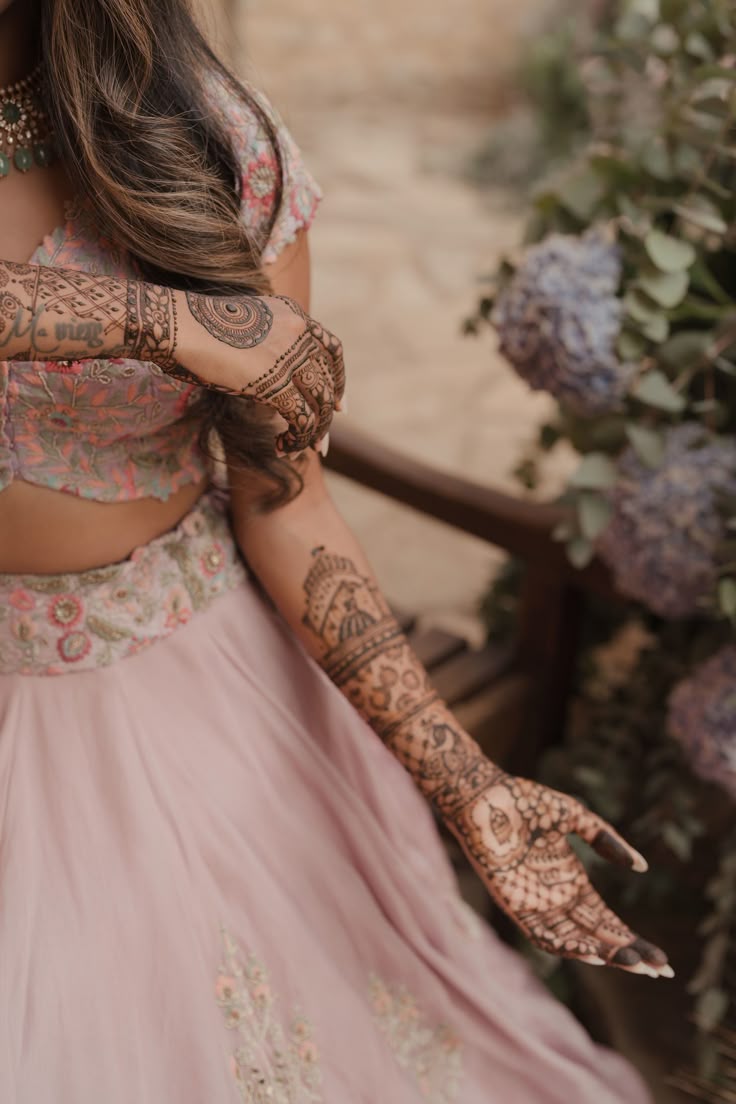 Mehndi Poses Girl Simple Mehndi Poses Girl Simple