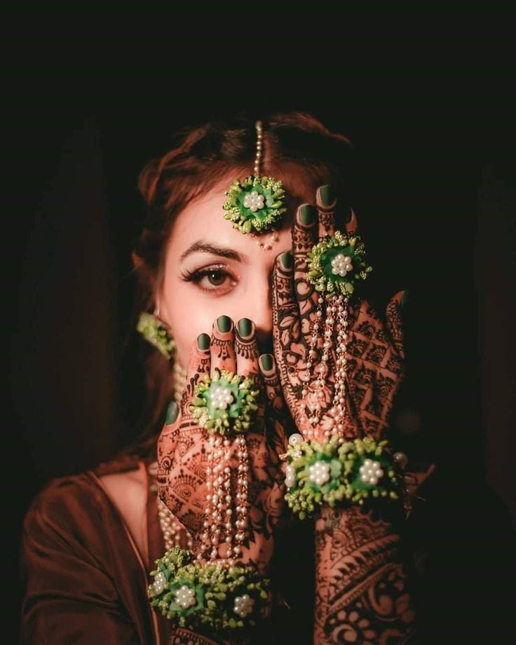 Mehndi Poses Girl Mehndi Poses Girl