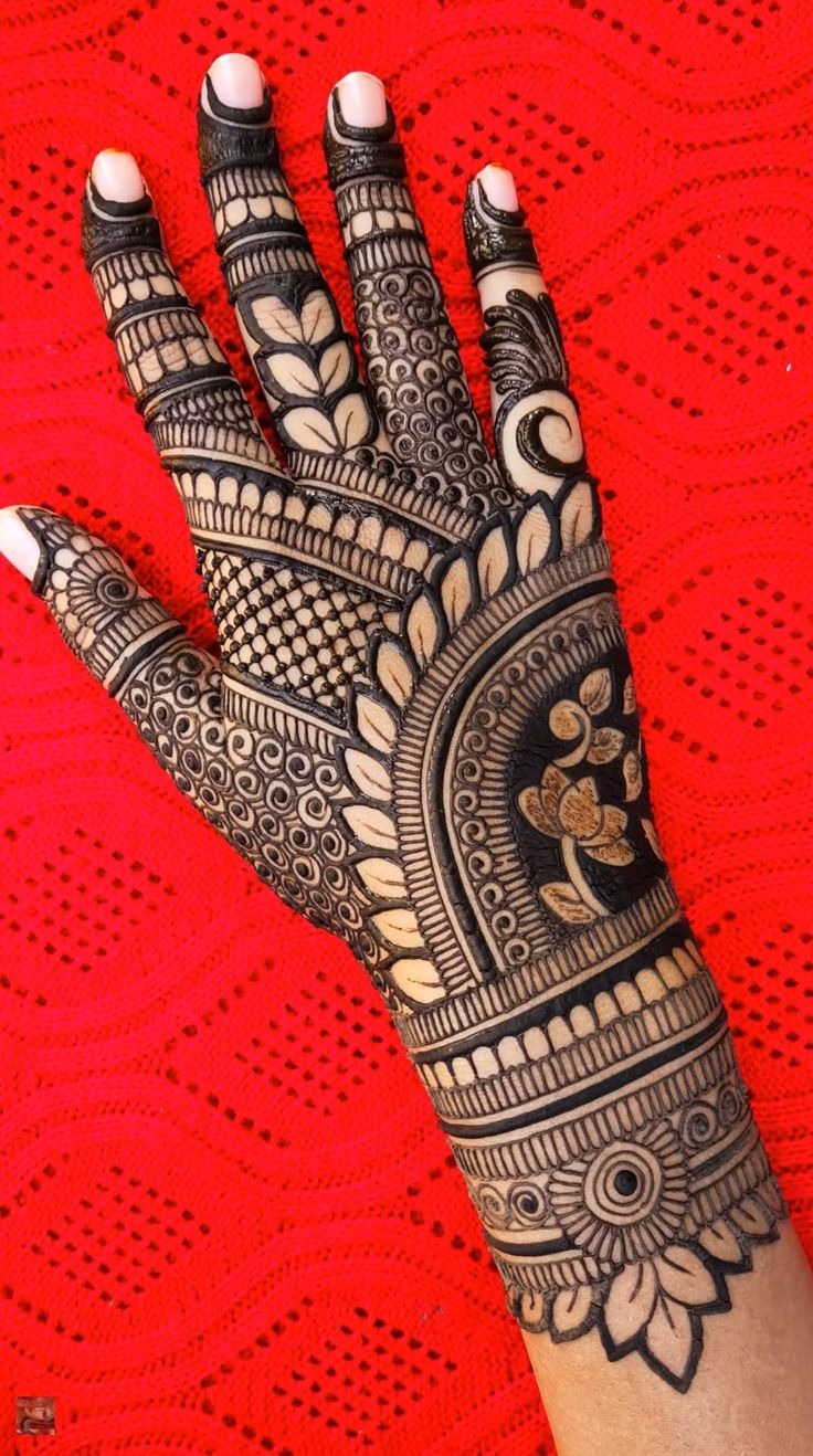 Pakistani Arabic Mehndi Design Back Hand