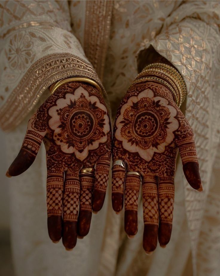 Pakistani Beautiful Mehndi Design