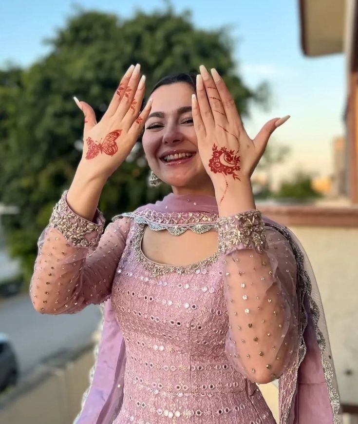 Pakistani Mehndi Design Simple