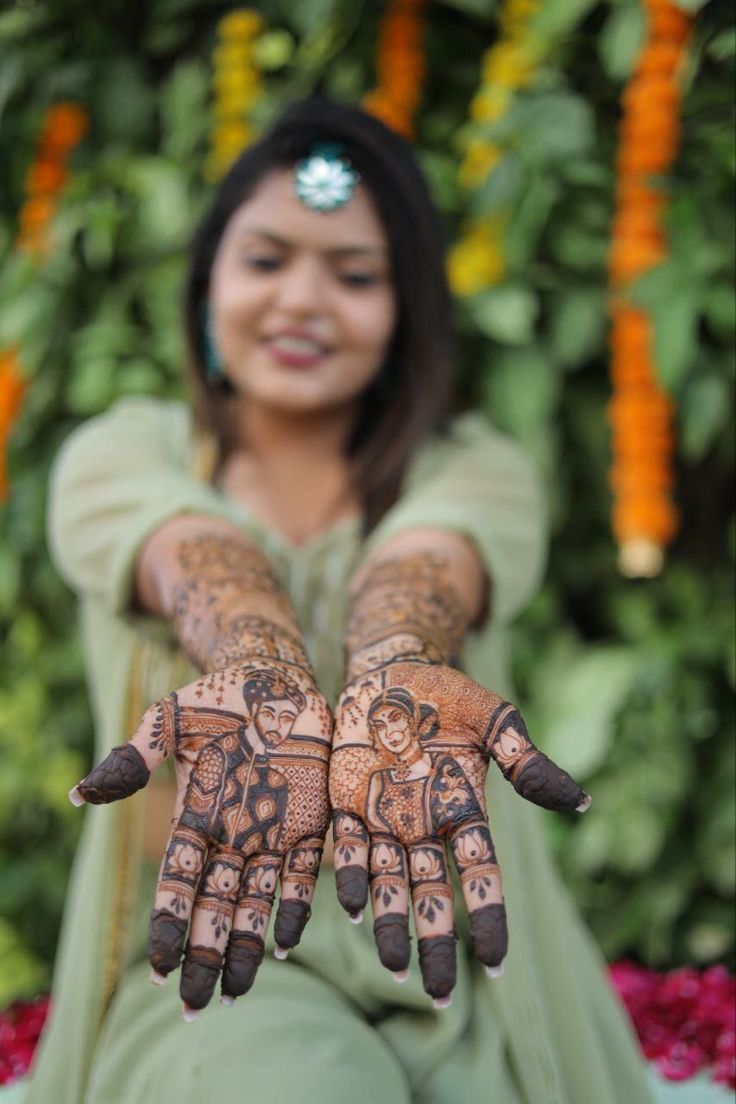 Photo Shoot Mehndi Pose for Bride Photo Shoot Mehndi Pose for Bride