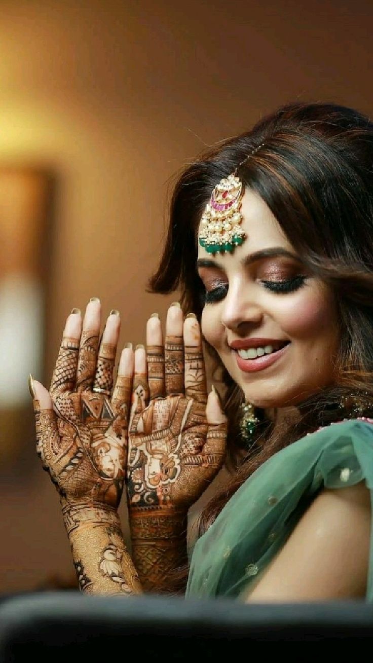 Photoshoot Simple Mehndi Poses Photoshoot Simple Mehndi Poses