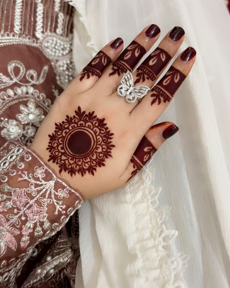 Round Mehndi Design Back Hand Round Mehndi Design Back Hand