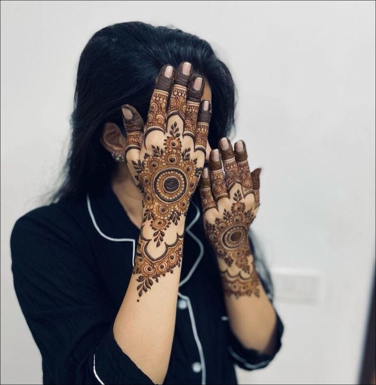 Royal Backhand Mehndi Design