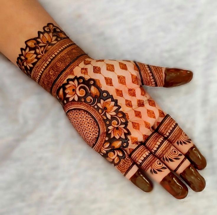 Royal Finger Mehndi Design
