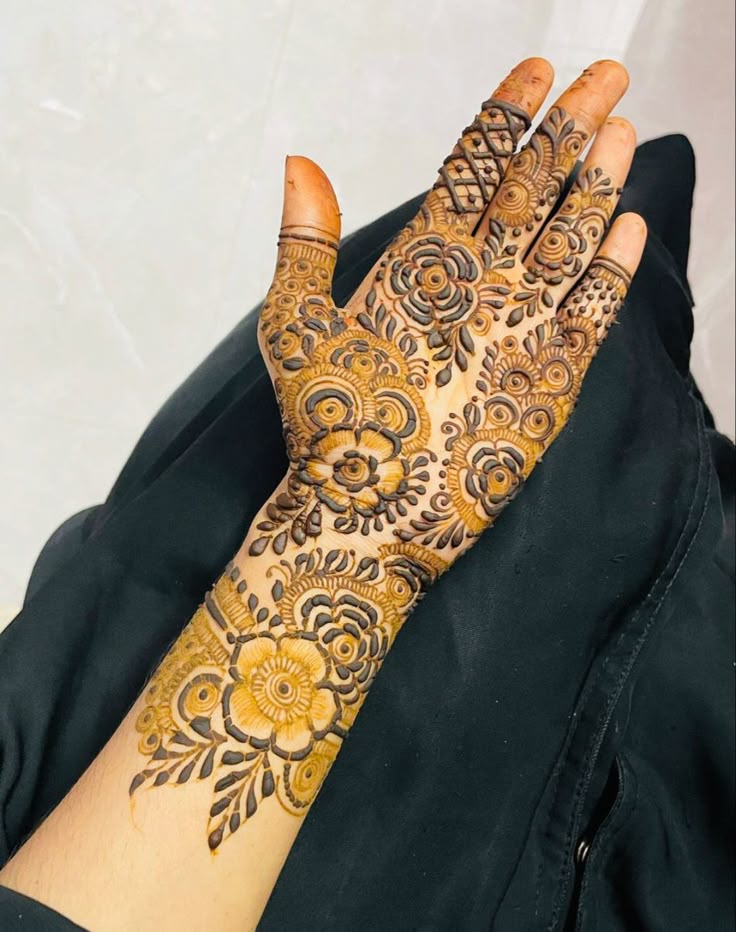 Royal Punjabi Front Hand Mehndi Design Royal Punjabi Front Hand Mehndi Design