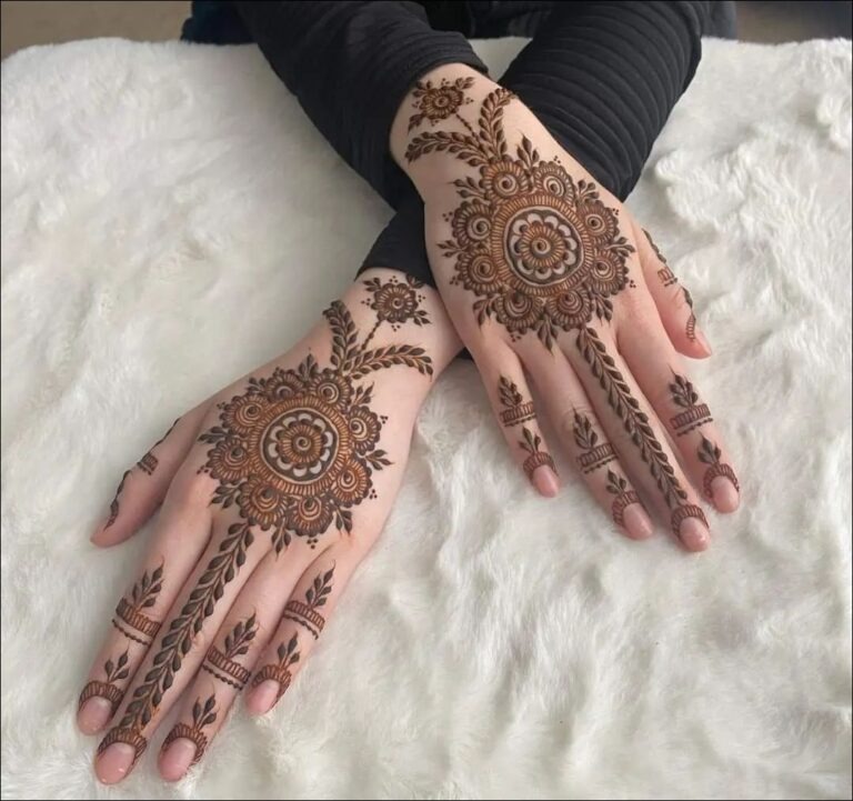 Simple Backhand Mehndi Design