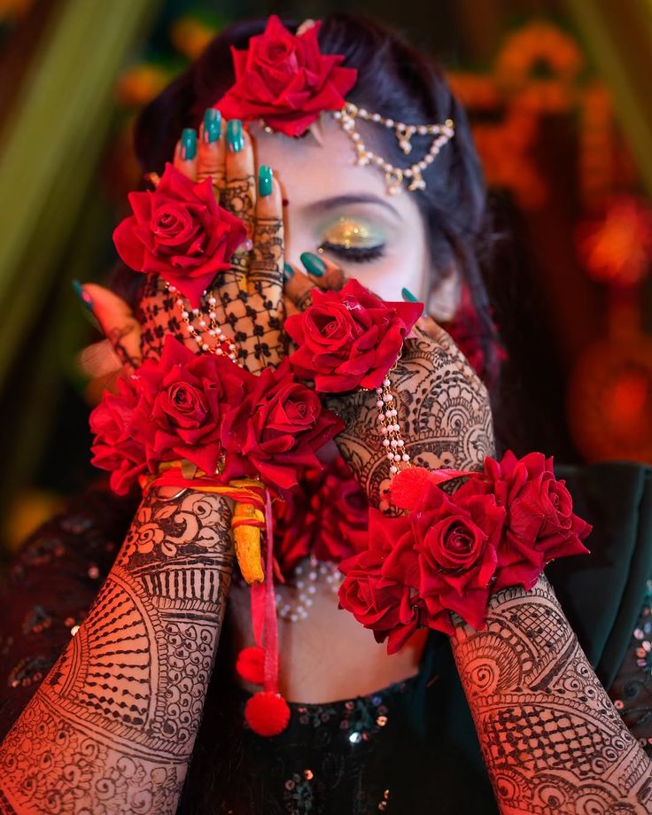 Simple Mehndi Pose Simple Mehndi Pose