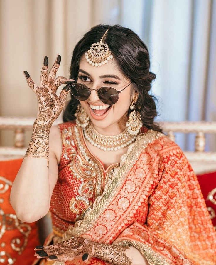 Simple Mehndi Poses for Bride Simple Mehndi Poses for Bride