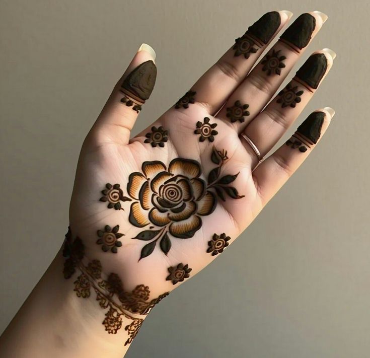 Simple Royal Front Hand Mehndi Design Simple Royal Front Hand Mehndi Design