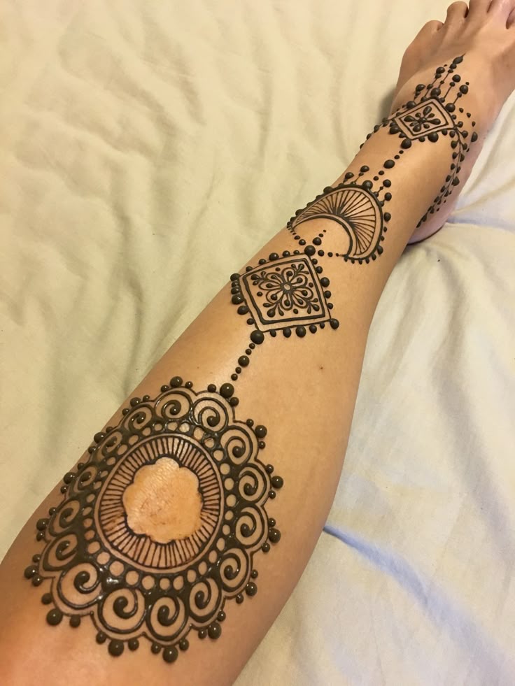 Simple Stylish Leg Mehndi Design Simple Stylish Leg Mehndi Design