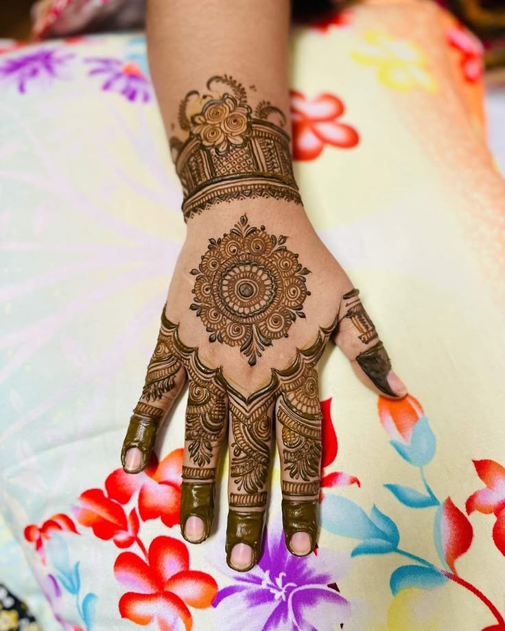 Simple Upper Hand Mehndi Design Simple Upper Hand Mehndi Design