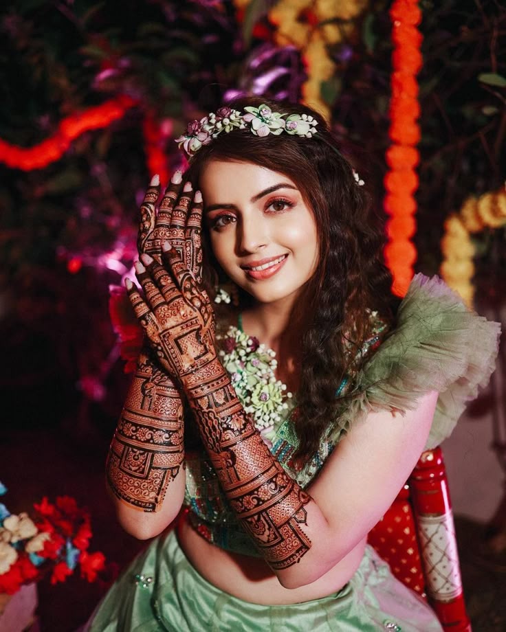 Single Mehndi Poses Bride Single Mehndi Poses Bride