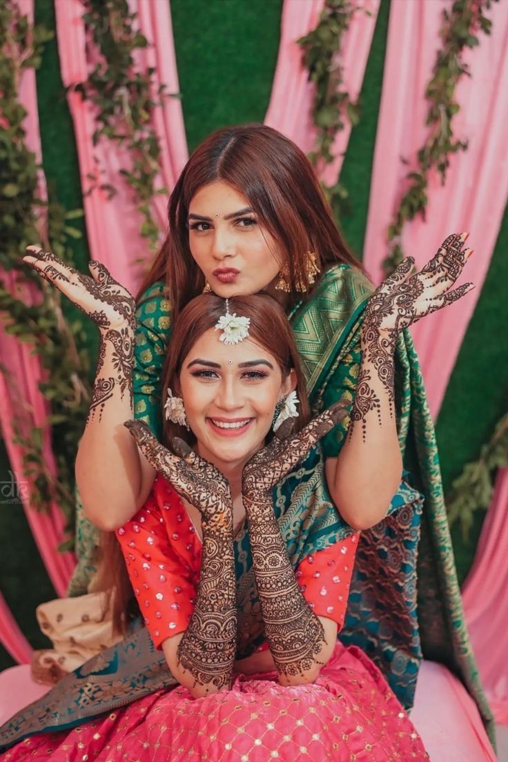 Sister Mehndi Poses Sister Mehndi Poses