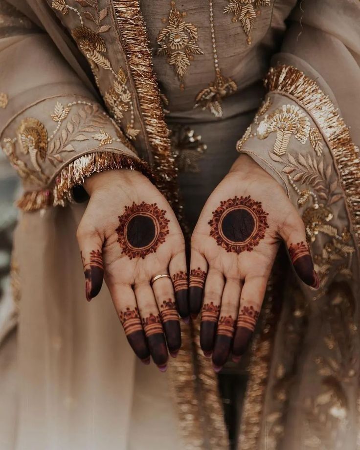 Stylish Circle Mehndi Design Stylish Circle Mehndi Design