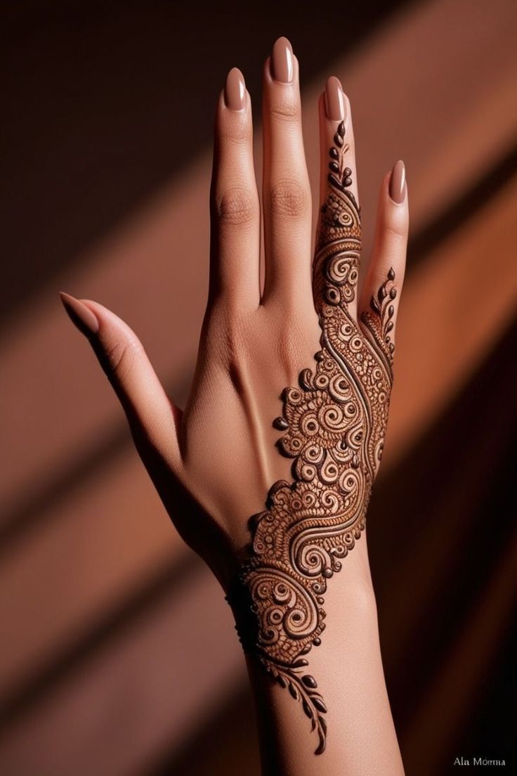 Swirl Front Hand Mehndi Design