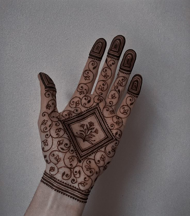 Unique Stylish Western Mehndi Design Unique Stylish Western Mehndi Design