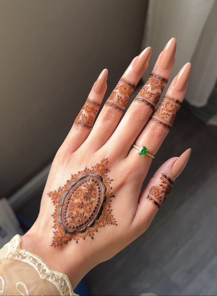 Western Mehndi PFP Western Mehndi PFP